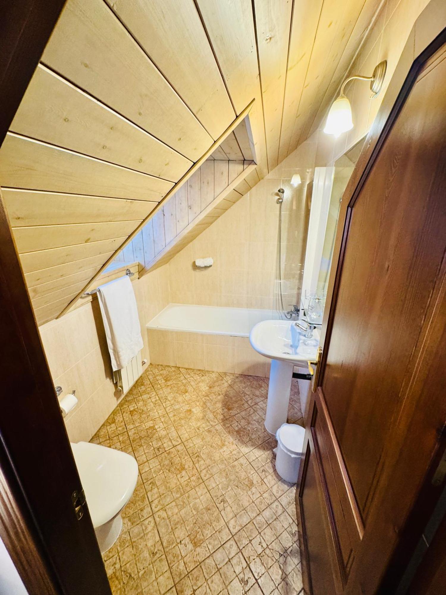 Hostal Nau Pradets Вьелья Экстерьер фото